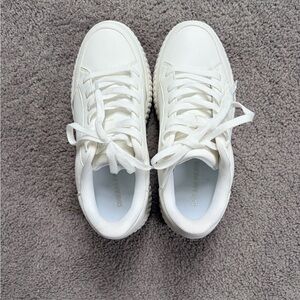 White Low-Top Casual Sneakers